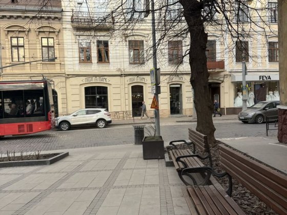 Продаж 2-х кімнатноі, центр Черновцы