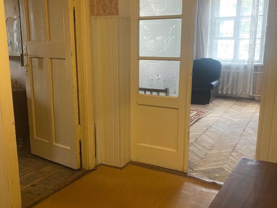 Продається 2 кімнатна квартира сталінка, Головна Щербанюка в Чернівцях Черновцы