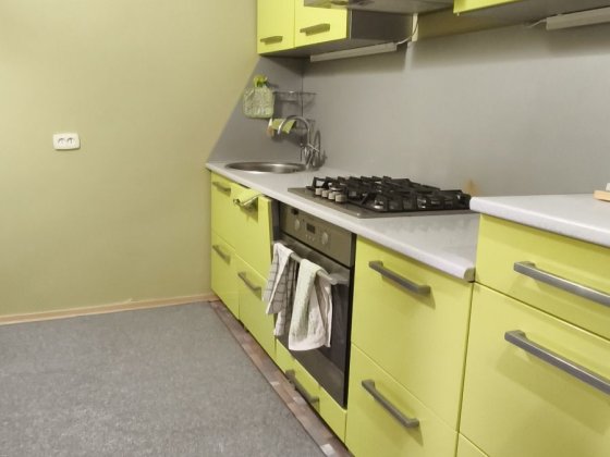 Продається двокімнатна квартира по вул Героїв майдану (р-н  майдану). Черновцы