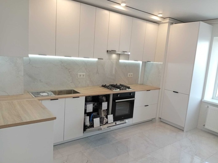 Новобудова Рівненській 10, 3-кімн. кв. 92 м.кв. з ремонтом та меблями - фото 1