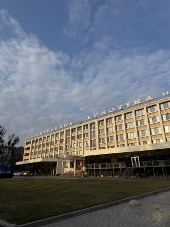 Продається 4-к квартира біля Готелю Буковина - фото 1