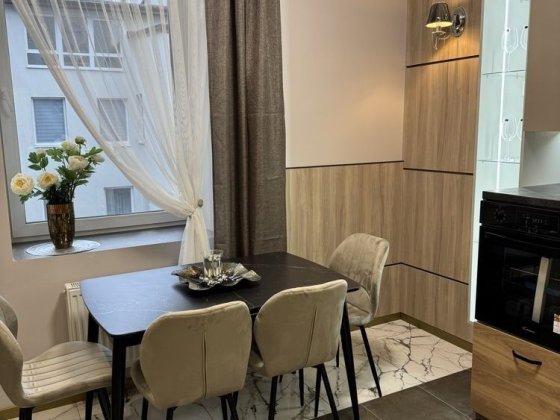 )( Продаж 1-К квартири з дизайнерським ремонтом Ровно