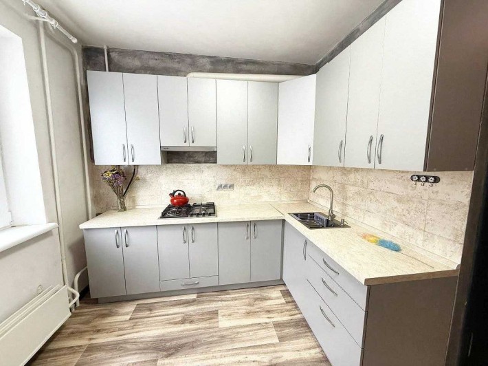 Продаж 1-кімнатної з ремонтом вул. Г.Крут. 5/9 поверх - фото 1