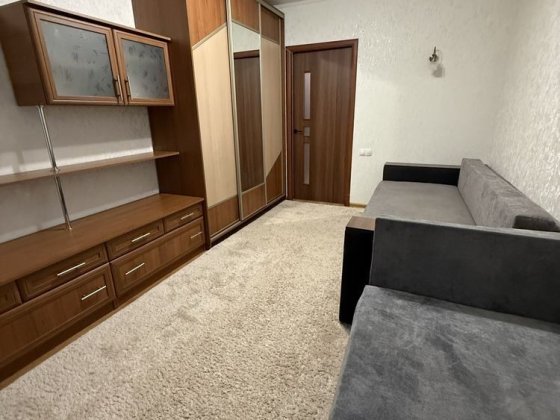 Продам  хорошу однокімнатну квартиру . Ровно