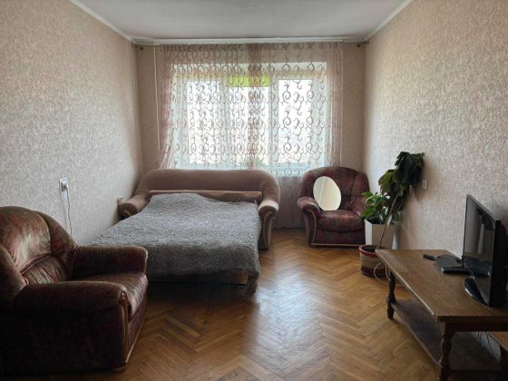 Продаж 3-х кімн. квартири, центр, вул. кн. Володимира 37, 1-ий підїзд Ровно