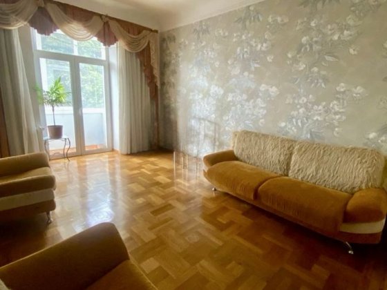 Центр міста • Сталінка • 3,3 м стелі • ремонт • меблі Суми