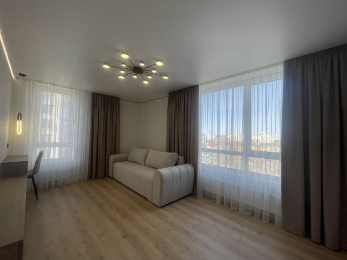 Квартира з дизайнерським ремонтом, меблями та технікою - фото 1