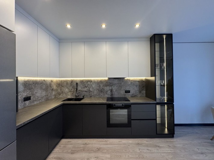 Продам топову 2к квартиру в класному будинку! - фото 1