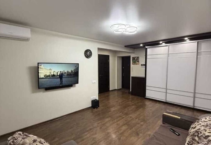 Однокімнатна квартира в новобудові. Центральна частина міста. - фото 1