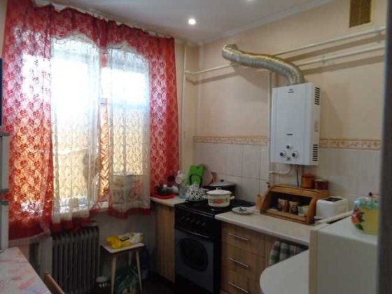 В Ужгороді на другому поверсі цегляного будинку продам 1 к.квартиру. Ужгород