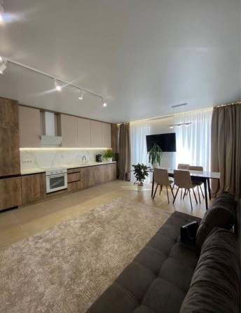 Продаж 2-к квартири в новобудові, ЖК West Towers з паркомісцем - фото 1