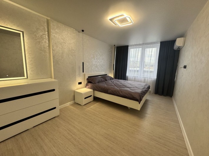 Продаж продаж 1-к квартири біля Центру - фото 1