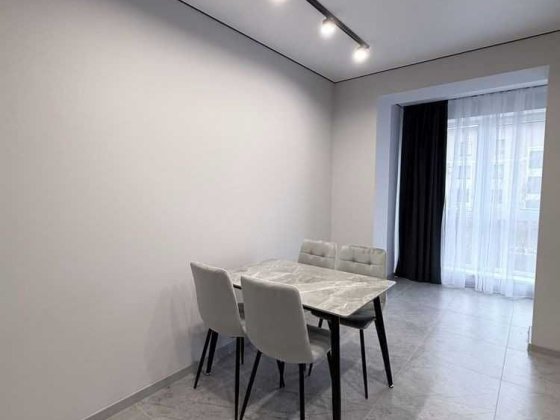 ;) 1К квартира в новобудові з панорамою на озеро Ровно