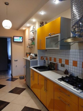 Розкішна трикімнатна квартира в новому цегляному будинку. - фото 1