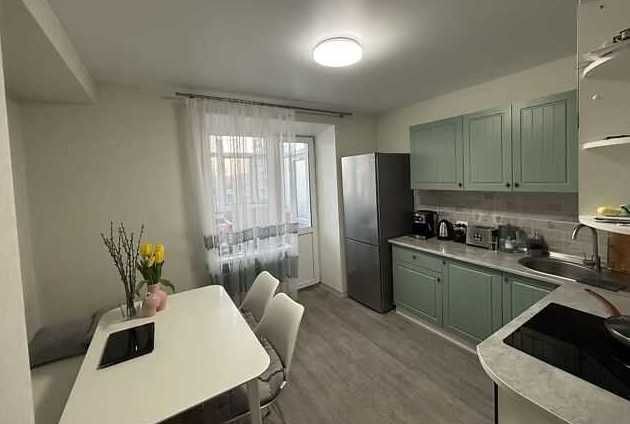 Затишна 2-кімнатна квартира з євроремонтом біля річки - фото 1