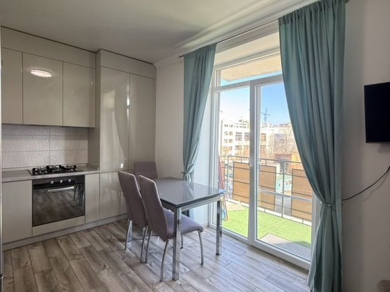 Новобудова на Руській, Сонячне містечко Черновцы