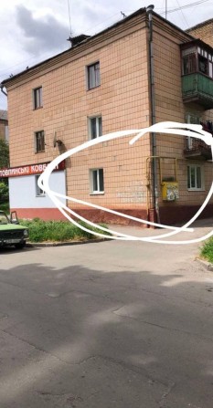 Продам 2-квартиру район Чайки під комерцію - фото 1