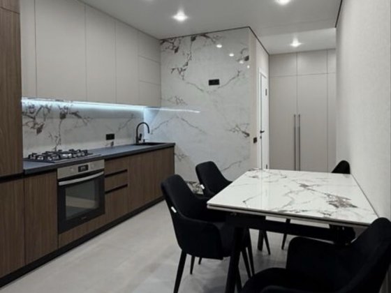 Терміново продається 1 кімнатна новобудова на Героїв Майдану Чернівці