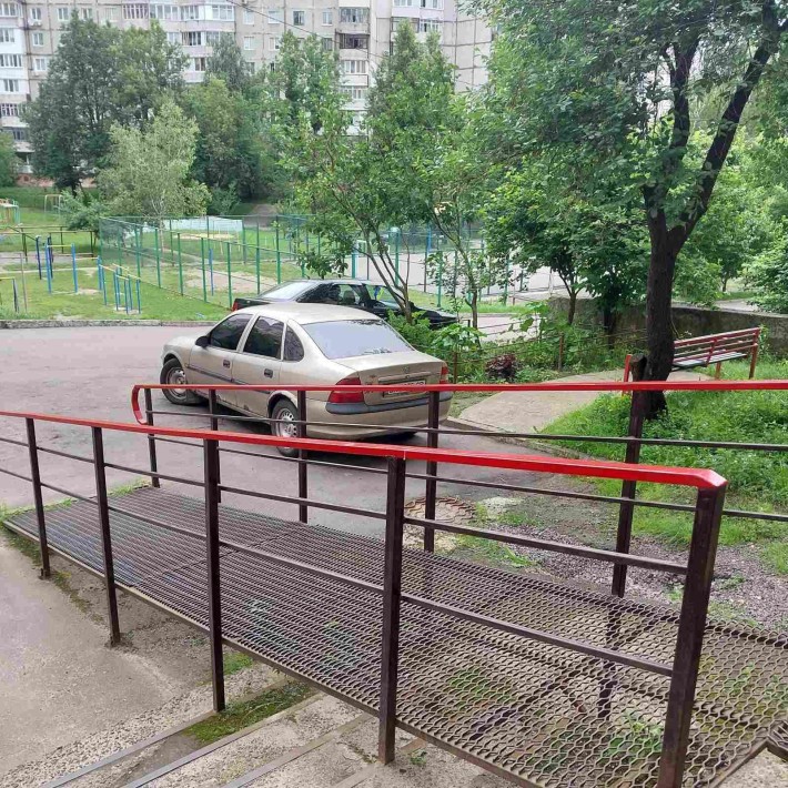 Чотири кімнатна квартира в районі Екватора - фото 1