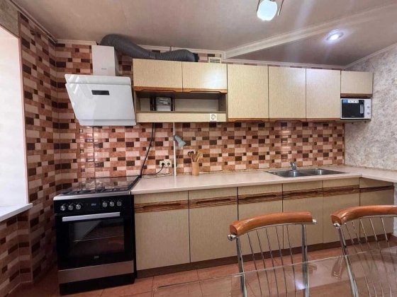 3к.квартира, Фурманова, 65м2, середній поверх, з меблями та технікою Полтава