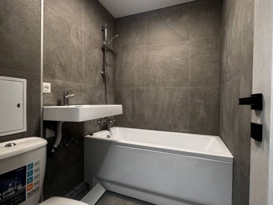 Продається 2 км  квартира  з сучасним ремонтом новим Черновцы