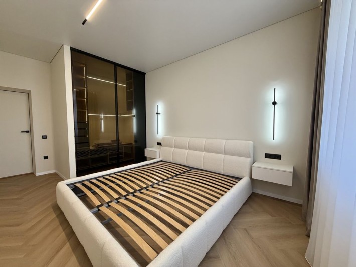 Продаж 2-кімнатної квартири в новобудові з дизайнерським ремонтом - фото 1