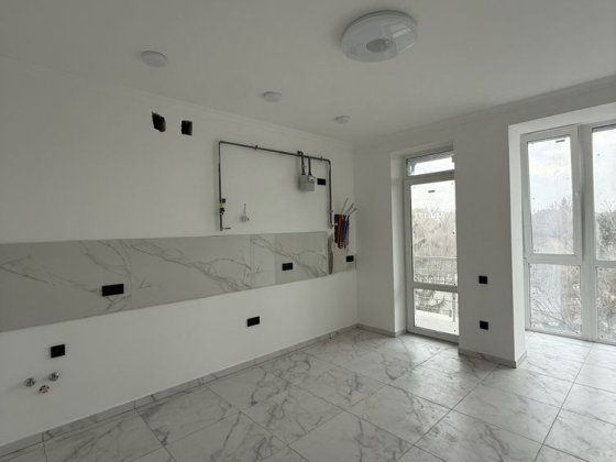 Продається 2 кім. новобудова з ремонтом Черновцы