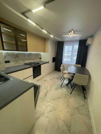 Продаж 2 км квартири на Білогірській з ремонтом - фото 1