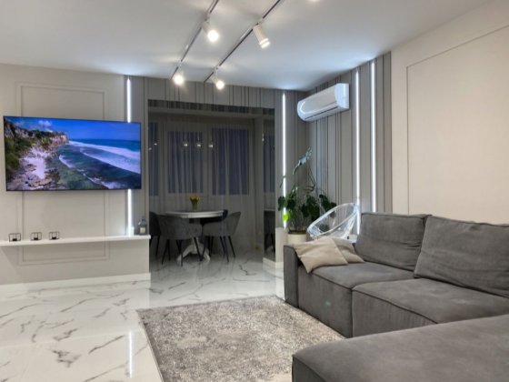 Сучасна 3-кімнатна На Щасливому! Гарний вигляд на озеро , Ровно