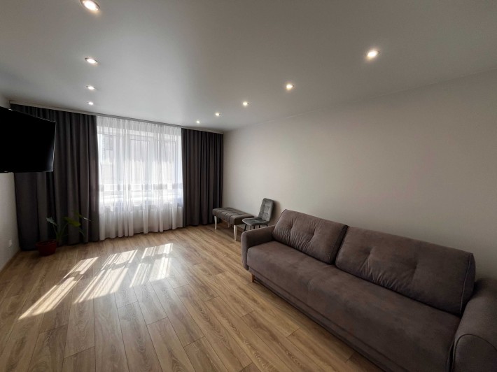 Продам велику однокімнатну квартиру з євроремонтом - фото 1