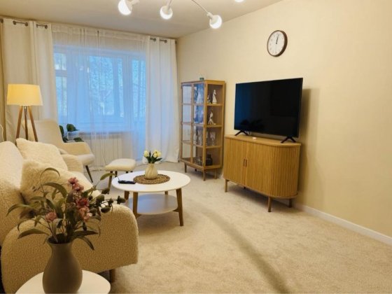 Продається простора 3 кім. квартира боизько до центру Ужгород