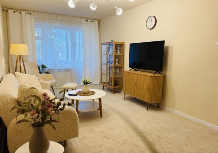 Продається простора 3 кім. квартира боизько до центру - фото 1