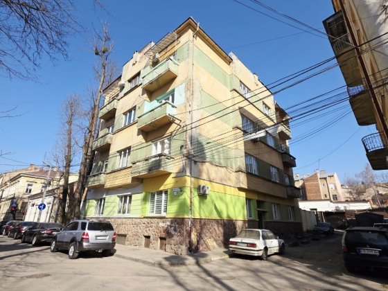 Продаж  2-кім центр Черновцы