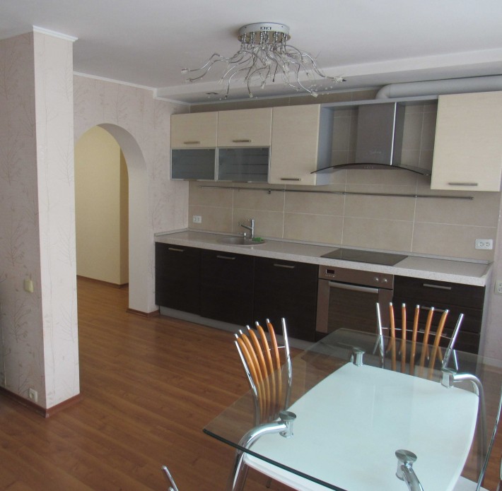 Продам велику 2к квартиру з ремонтом 700-річчя цегляний будинок - фото 1