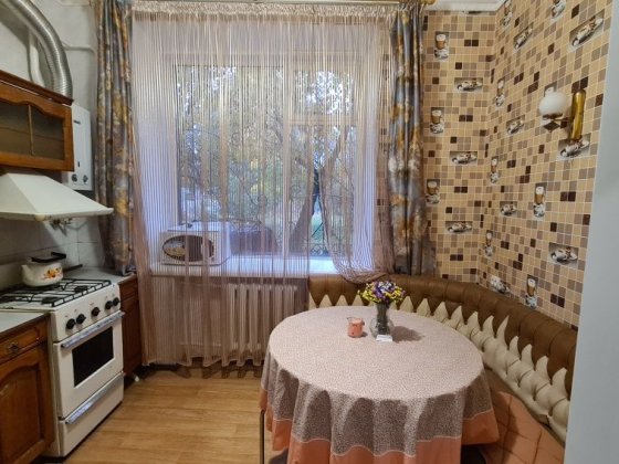 Продам 2-х кімнатну квартиру р-н Центр Черкассы