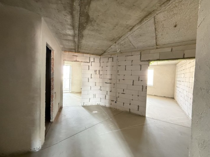 Продаж квартири поруч з парком - фото 1