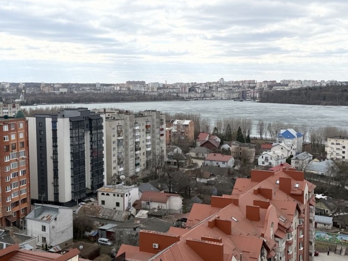 Продаж 2к квартири з виглядом на озеро - фото 1