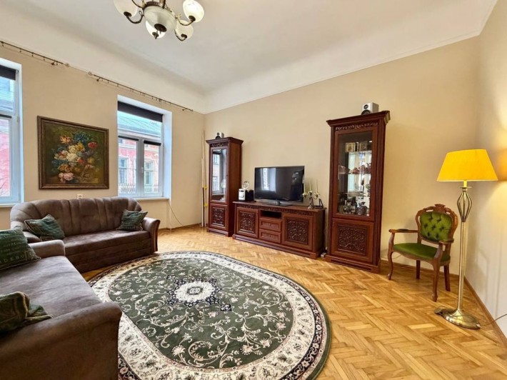 Продається австрійський люкс в центрі міста вул. Шептицького - фото 1