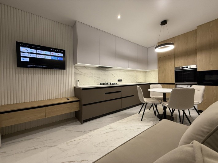 1-кім. квартира з дизайнерським ремонтом ЖК Варшавський Delux - фото 1