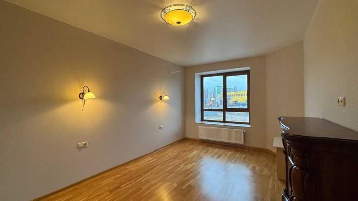 Простора двокімнатна в  новому сучасному ЖК - фото 1