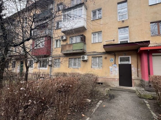 Продаж 3кім квартири під ремонт, проспект Свободи Ужгород