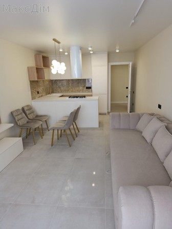 Пропонується простора квартира з просторою кухнею - студією! - фото 1