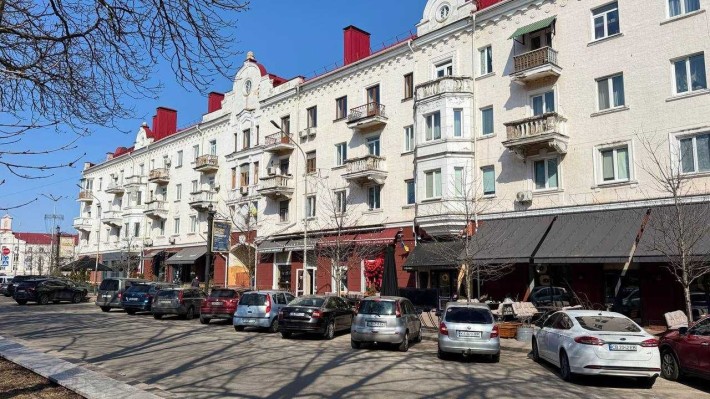 Продаж Екскюзивної Сталінки поруч з Центральною площею міста - фото 1