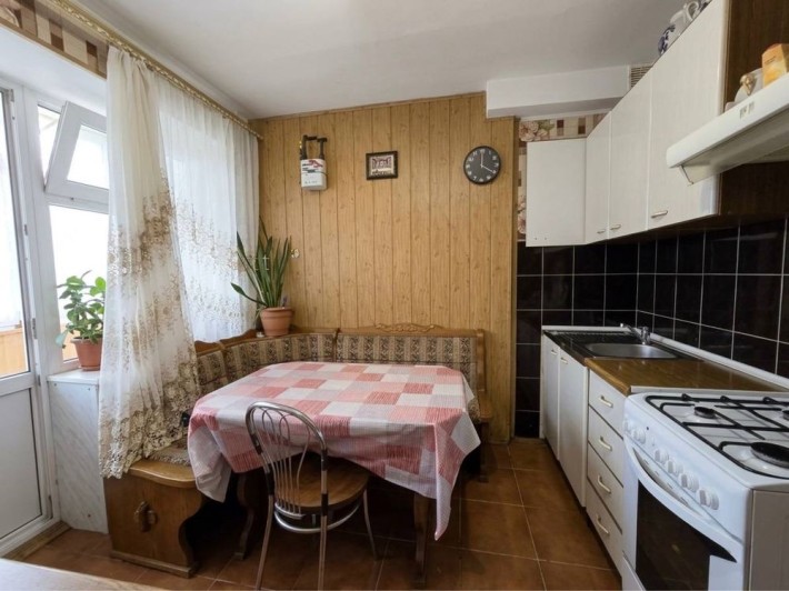 Продам 3Х кімнатну ЧЕШКУ В ДОБРОМУ СТАНІ, ЕНТУЗІАСТІВ, з меблями і тех - фото 1