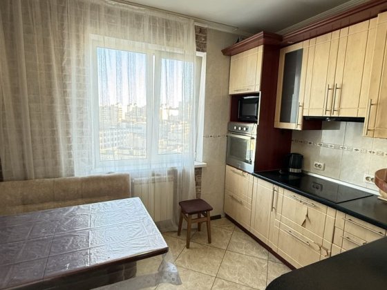 Продам 2-к квартиру Троєщина Бальзака 92А