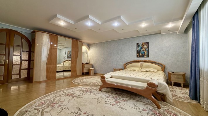 Великогабаритна квартира з окремим спортзалом ! - фото 1