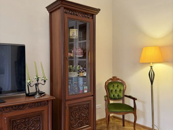 Продаж 4-кімнатної квартири в центрі міста, вул. Турецька Черновцы