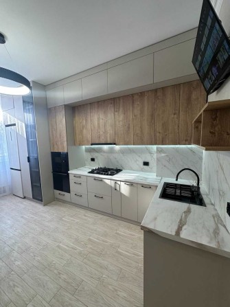 Продаж 1-кім. зданої новобудови з ремонтом в центрі міста - фото 1