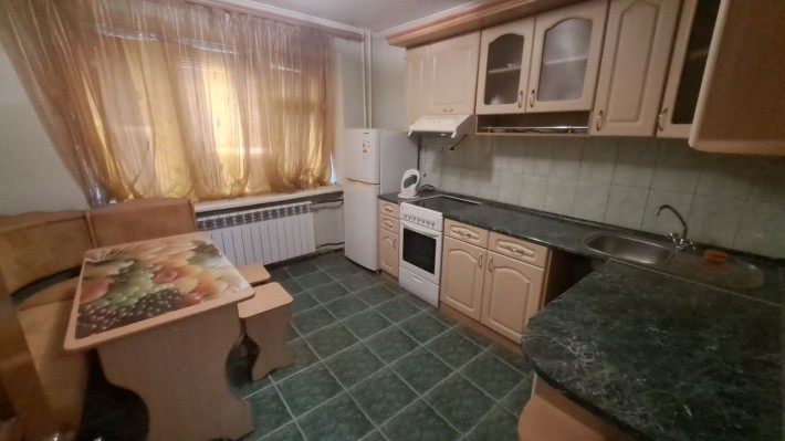 Продам 1 кімн з меблями  в центрі біля швейної фабрики - фото 1