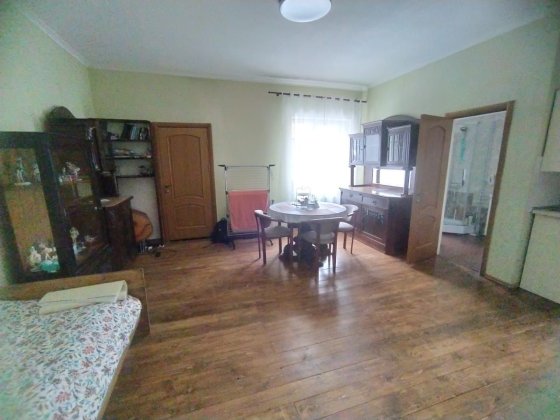 1 кімнатна у будинку з заднім двором вул.Кишинівська Чернівці